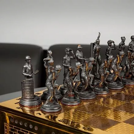 Шахматы с фигурками строителей МП-32731