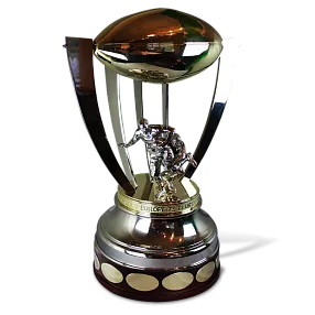 Кому можно подарить наградной кубок?